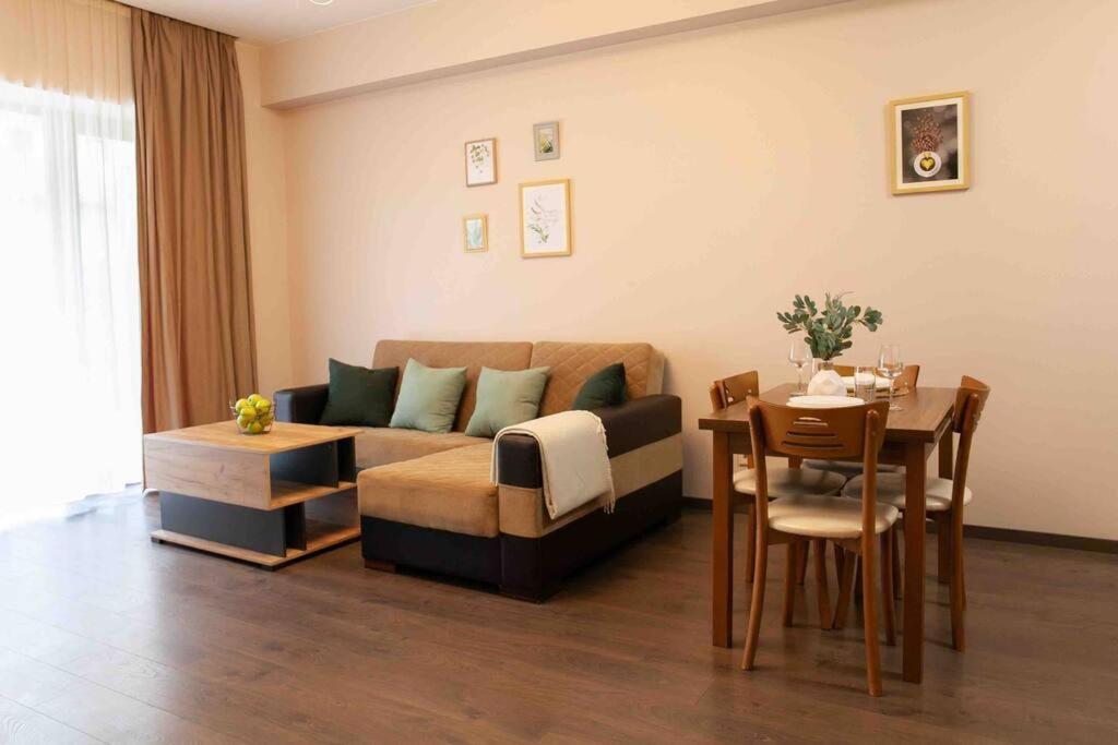 Gg Home - Cozy 1 Bedroom Apartment On Kazbegi Avenue 15 Tbilisi Ngoại thất bức ảnh